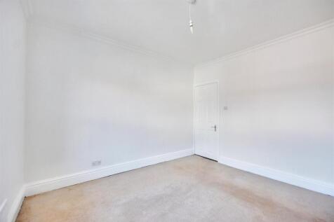 Bedroom 1_2.jpeg