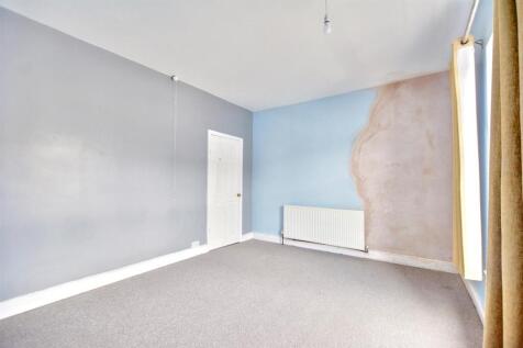 Bedroom 1_2.jpeg