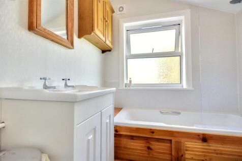 Bathroom_1.jpeg