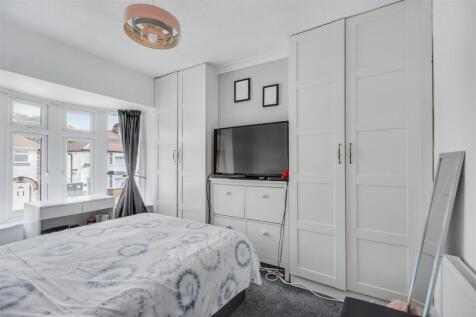 Bedroom 1_1.jpeg
