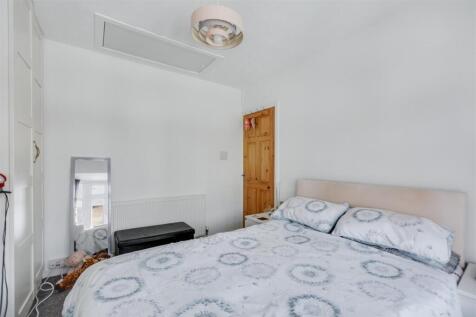 Bedroom 1_2.jpeg