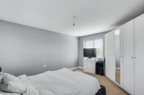 Bedroom 1_1.jpeg