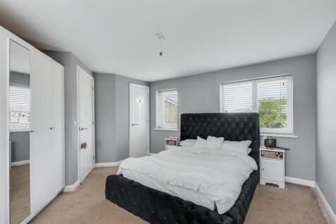 Bedroom 1_2.jpeg