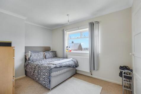 Bedroom 1_1.jpeg