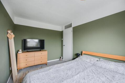 Bedroom 1_2.jpeg