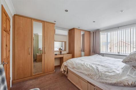 Bedroom 1_1.jpeg