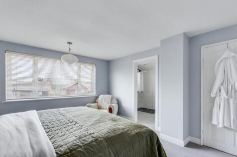 Bedroom 1_3.jpeg