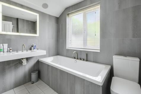Bathroom_3.jpeg
