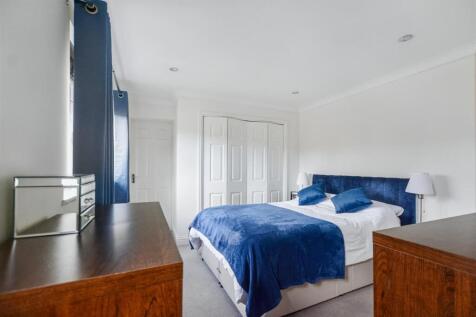 Bedroom 1_2.jpeg