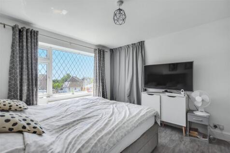 Bedroom 1_2.jpeg