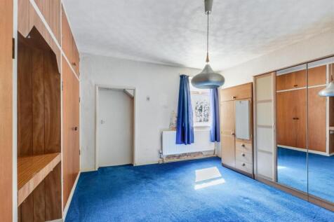 Bedroom 1_2.jpeg
