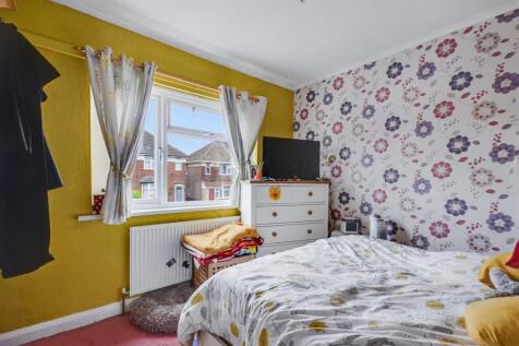 Bedroom 1_2.jpeg