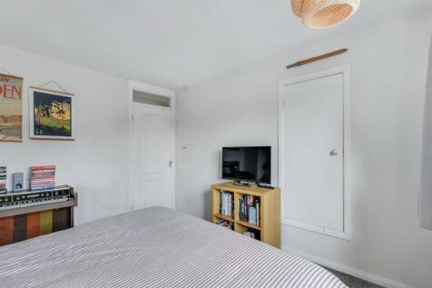 Bedroom 1_2.jpeg