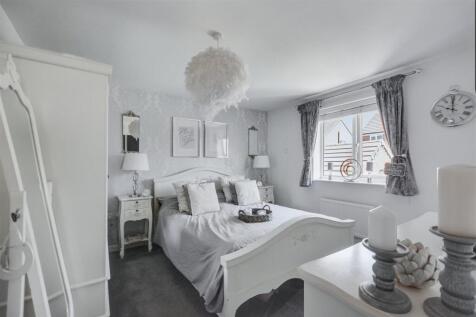 Bedroom 1_1.jpeg