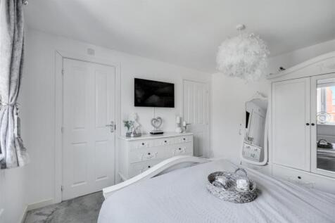 Bedroom 1_2.jpeg