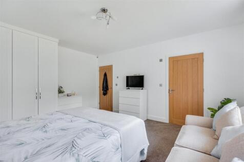 Bedroom 1_3.jpeg