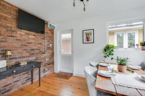 Dining Room_1.jpeg