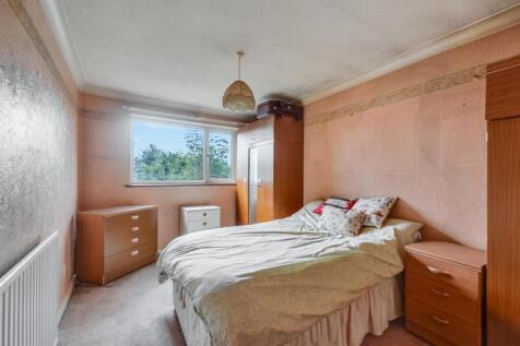 Bedroom 1_1.jpeg