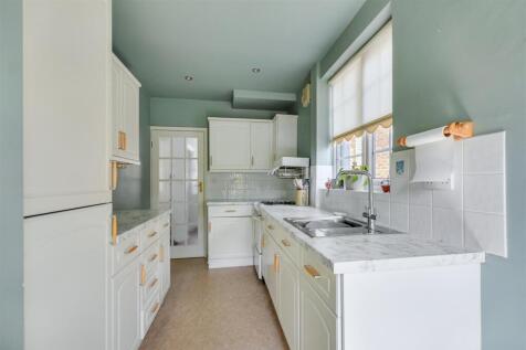 Kitchen_2.jpeg