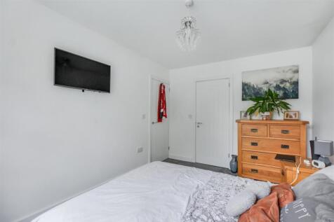 Bedroom 1_2.jpeg