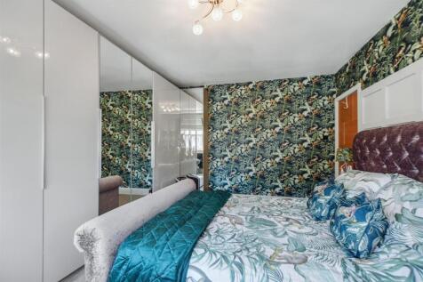 Bedroom 1_2.jpeg