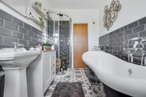 Bathroom_2.jpeg