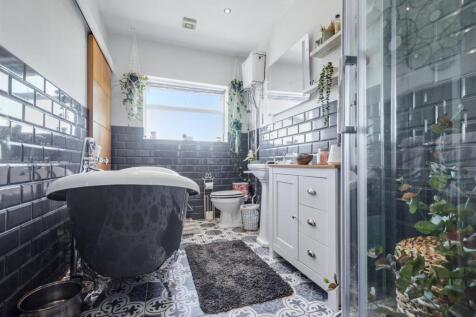Bathroom_1.jpeg
