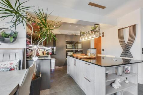 Lounge Kitchen_4.jpeg