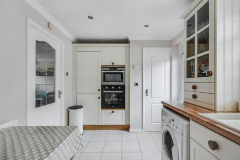 Kitchen_2.jpeg