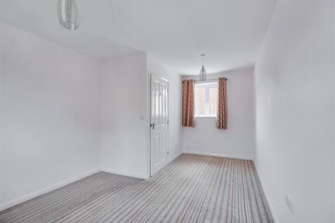 Bedroom 1_2.jpeg