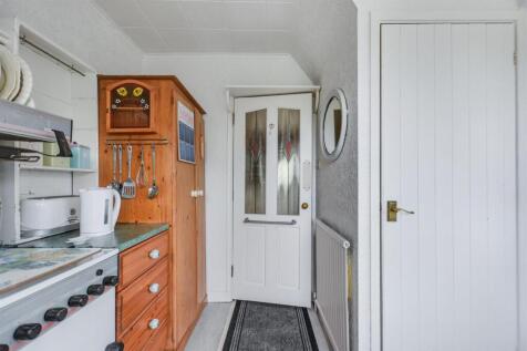 Kitchen_2.jpeg