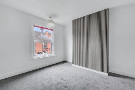 Bedroom 1_1.jpeg