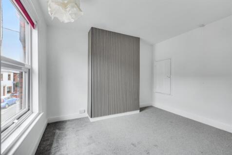 Bedroom 1_2.jpeg