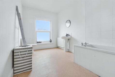 Bathroom_1.jpeg