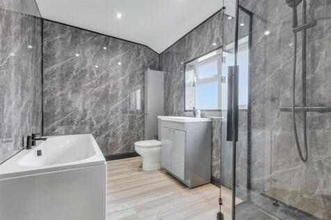 Bathroom_2.jpeg