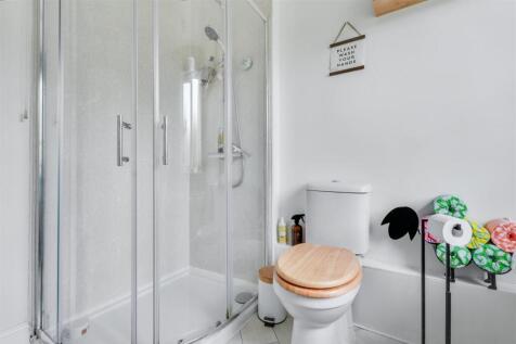 Bathroom_3.jpeg
