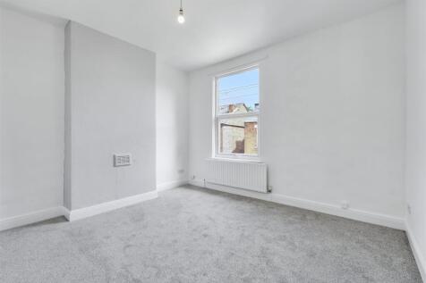 Bedroom 1_1.jpeg