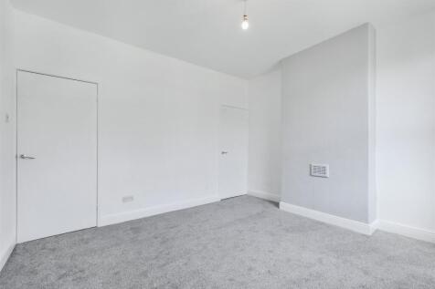Bedroom 1_2.jpeg