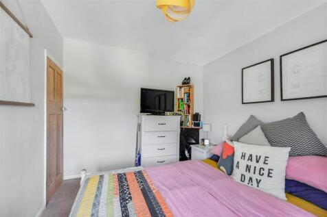 Bedroom 1_2.jpeg