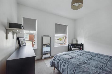 Bedroom 1_1.jpeg