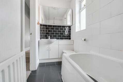 Bathroom_2.jpeg