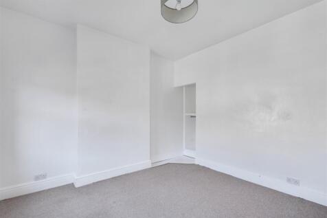 Bedroom 1_2.jpeg