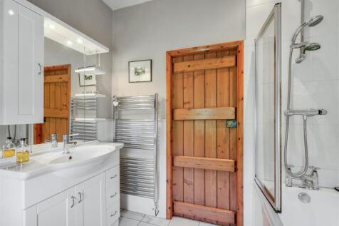 Bathroom_2.jpeg