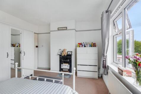 Bedroom 1_2.jpeg