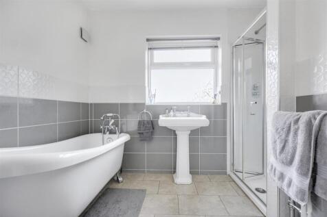 Bathroom_2.jpeg