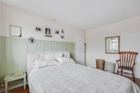 Bedroom 1_2.jpeg
