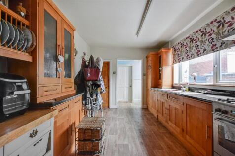 Kitchen_2.jpeg