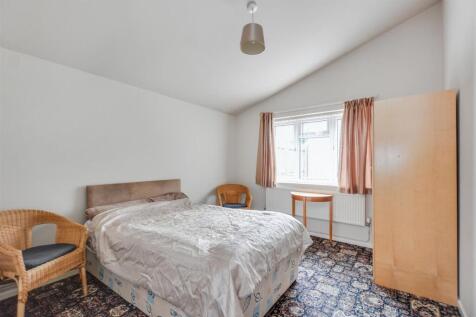 Bedroom 1_1.jpeg