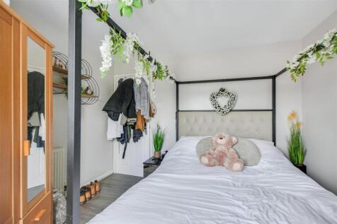Bedroom 1_2.jpeg