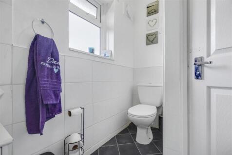 Bathroom_2.jpeg